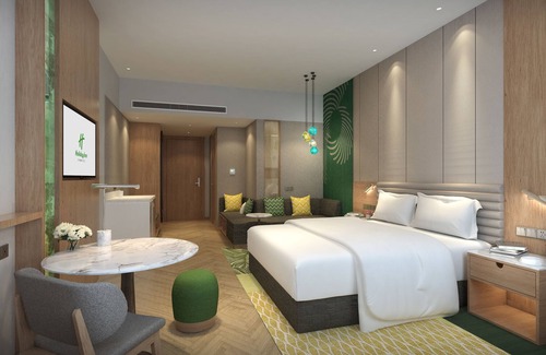 Pudong Hotel | Cozy Stay at Holiday Inn Shanghai Dishui Lake with Breakfast