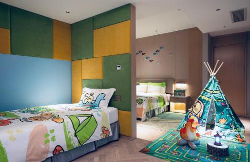 Pudong Hotel | Explore Holiday Inn Shanghai Dishui Lake: Family-Friendly Stay