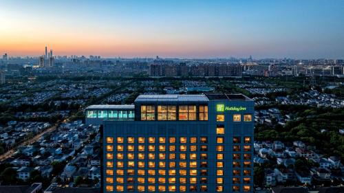 Pudong Hotel | Discover Holiday Inn Shanghai Pudong Kangqiao: 5-Star Stay