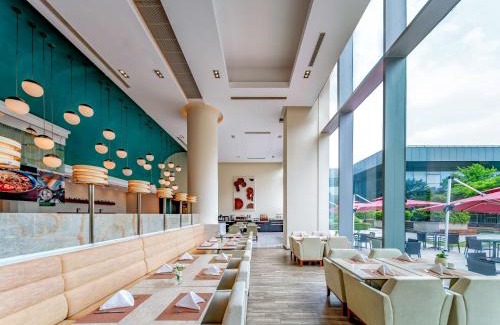 Pudong Hotel | Discover Holiday Inn Shanghai Pudong Kangqiao: 5-Star Stay