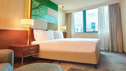 Nanshan Hotel | Relax at Holiday Inn Shenzhen Donghua with Oceanfront Views