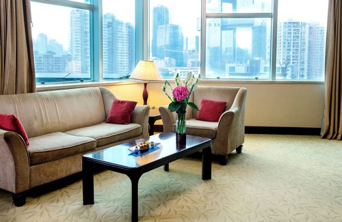 Nanshan Hotel | Explore Holiday Inn Shenzhen Donghua: Pool, Spa & Dining