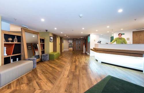 Slough Hotel | Discover Holiday Inn Slough Windsor: Pet-Friendly Getaway