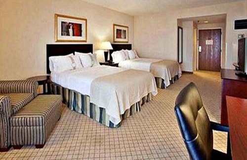Bentonville - Fayetteville Hotel | Discover Holiday Inn Springdale-Fayetteville: Family-Friendly Retreat