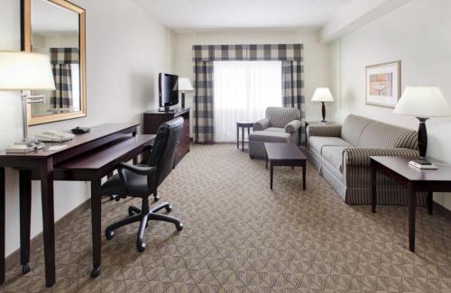 Bentonville - Fayetteville Hotel | Discover Holiday Inn Springdale-Fayetteville: Family-Friendly Retreat