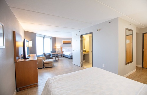 Sunset Hills Hotel | Discover Holiday Inn St Louis SW - Route 66: Family-Friendly Stay