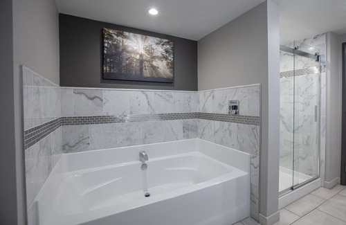 Sunset Hills Hotel | Discover Holiday Inn St Louis SW - Route 66: Family-Friendly Stay
