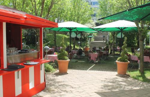 Weilimdorf-Nord Hotel | Pet-Friendly Holiday Inn Stuttgart: Relax and Enjoy Amenities