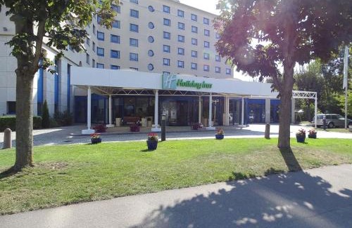 Weilimdorf-Nord Hotel | Pet-Friendly Holiday Inn Stuttgart: Relax and Enjoy Amenities