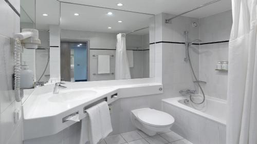 Weilimdorf-Nord Hotel | Pet-Friendly Holiday Inn Stuttgart: Relax and Enjoy Amenities