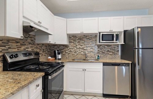 Indian Rocks Beach Hotel | Relax at Holiday Inn & Suites Clearwater Beach S-Harbourside