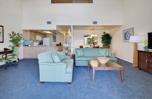 Indian Rocks Beach Hotel | Relax at Holiday Inn & Suites Clearwater Beach S-Harbourside