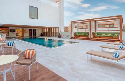 Al Jubail Hotel | Discover Holiday Inn & Suites Al Jubail: 4-Star Comfort Awaits