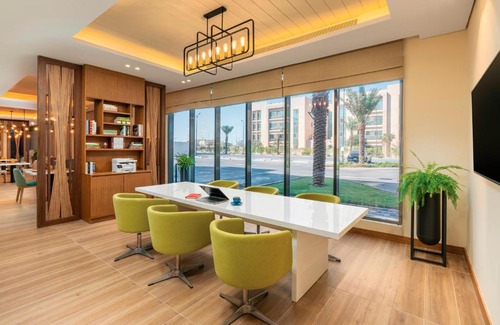 Al Jubail Hotel | Discover Holiday Inn & Suites Al Jubail: 4-Star Comfort Awaits