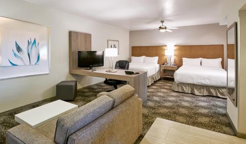Chihuahua Hotel | Experience the Holiday Inn Hotel & Suites Chihuahua