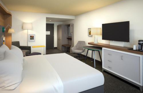 Decatur Hotel | Discover Comfort at Holiday Inn & Suites Decatur-Forsyth