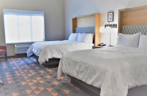 Cutlerville Hotel | Relax at Holiday Inn Grand Rapids - South with Pool Access