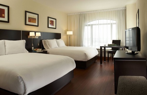 Lachine Hotel | Discover Holiday Inn & Suites Montreal Airport - Family Friendly!