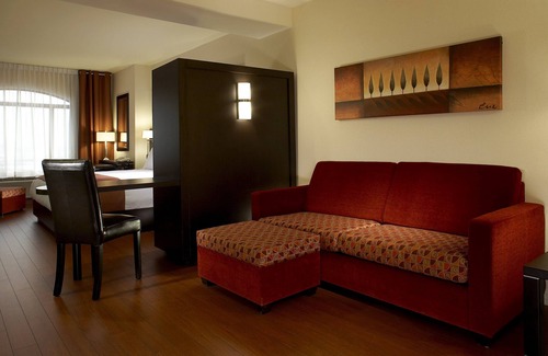 Lachine Hotel | Discover Holiday Inn & Suites Montreal Airport - Family Friendly!