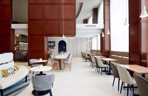 Lachine Hotel | Relaxing Stay at Holiday Inn & Suites Montreal Airport