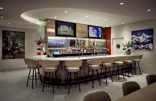 Lachine Hotel | Relaxing Stay at Holiday Inn & Suites Montreal Airport