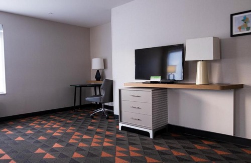 Drexel Hill Hotel | Discover Holiday Inn & Suites Philadelphia W - Family Friendly Stay