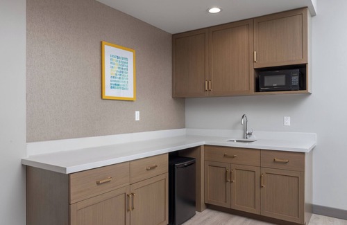 Monterey Park Hotel | Guest Rated: Holiday Inn & Suites Monterey Park, LA
