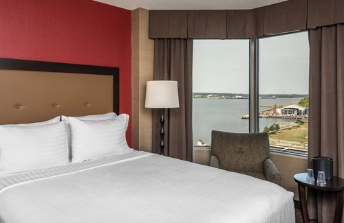 Sydney Hotel | Relax at Holiday Inn Sydney - Waterfront with Top Amenities