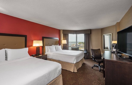 Sydney Hotel | Relax at Holiday Inn Sydney - Waterfront with Top Amenities
