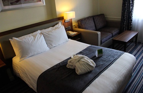 Taunton Hotel | Relax at Holiday Inn Taunton: 4-Star Comfort Awaits