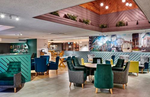 Taunton Hotel | Pet-Friendly Holiday Inn Taunton M5 with Spa & Pool