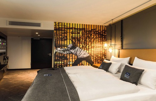 Holsterhausen Hotel | Discover the niu Cobbles: Family-Friendly Retreat with Breakfast