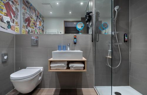 Oberesslingen Hotel | Modern Comfort at Holiday Inn - the niu, Timber Esslingen