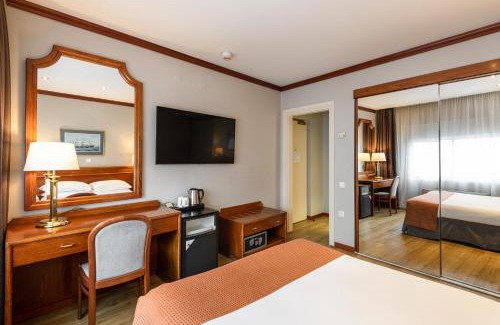 Vardaris Hotel | Elegant Holiday Inn Thessaloniki with Oceanfront Amenities