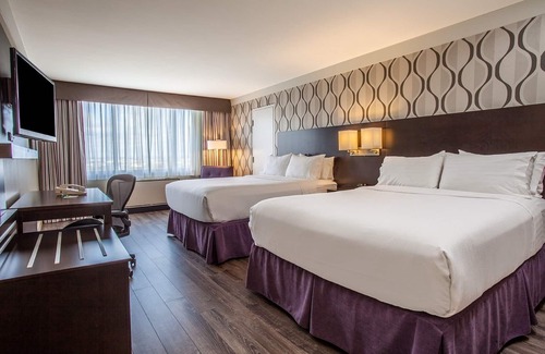 Northeast Mississauga Hotel | Top-Rated Holiday Inn Toronto - Int'l Airport with Pool & Spa