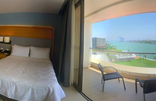 Tuxpan Hotel | Convenient Holiday Inn Tuxpan with Pool and Spa Amenities