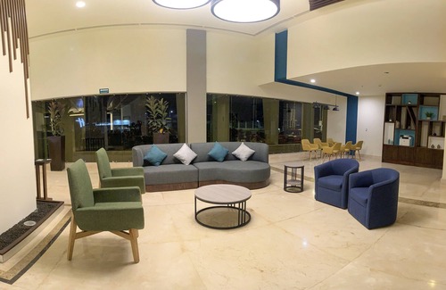 Tuxpan Hotel | Convenient Holiday Inn Tuxpan with Pool and Spa Amenities