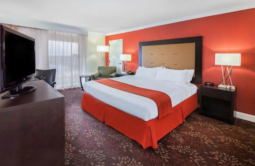 Tyler Hotel | Convenient Holiday Inn Tyler - Conference Center with Pool
