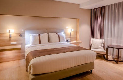 Chingeltei Hotel | Explore Holiday Inn Ulaanbaatar: Eco-Friendly Comfort