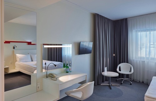 Business District Hotel | Discover Holiday Inn Vilnius: A 4-Star Family Retreat