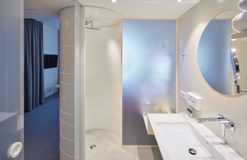 Business District Hotel | Discover Holiday Inn Vilnius: A 4-Star Family Retreat