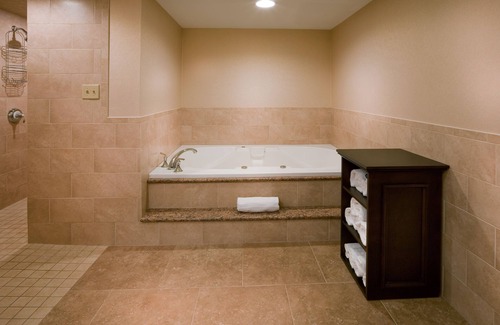 Williamsport Hotel | Enjoy a Relaxing Stay at Holiday Inn Williamsport