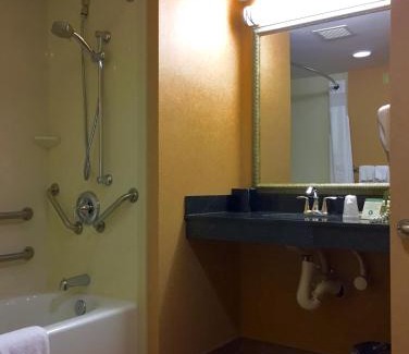 Winchester Hotel | Historic Gateway Awaits at Holiday Inn Winchester Southeast