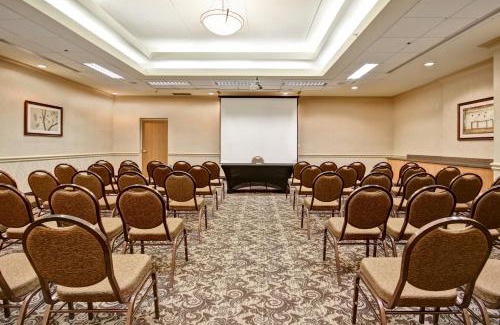 Windsor Hotel | Pet-Friendly Stay at Holiday Inn Windsor, Near Ambassador Bridge