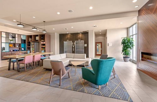 Buena Hotel | Relaxing Retreat at Holiday Inn Yakima with Pool and Spa