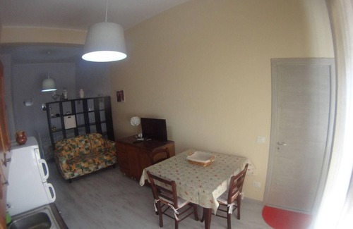 Fiumefreddo di Sicilia House | Cozy Holiday Apartment in Fiumefreddo di Sicilia for 3