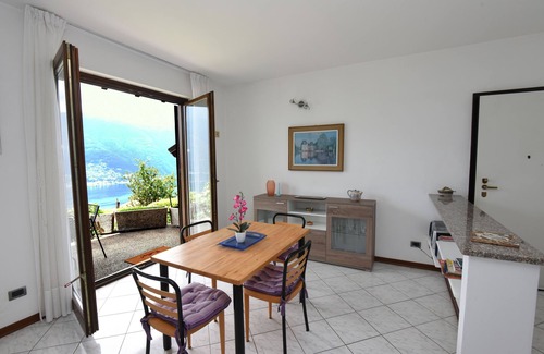 Tronzano Lago Maggiore House | Beautiful Holiday House with Garden & Lake Maggiore Views
