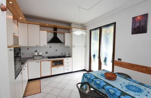 Tronzano Lago Maggiore House | Beautiful Holiday House with Garden & Lake Maggiore Views