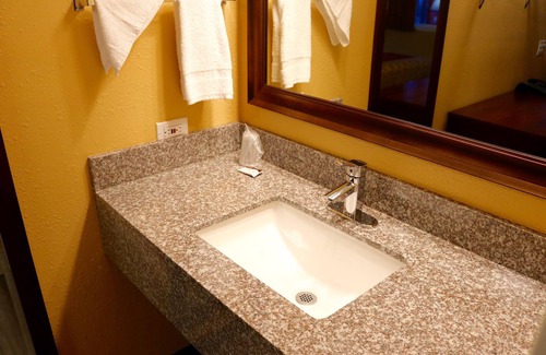 Salem Hotel | Budget-Friendly Holiday Lodge in Salem, OR with Breakfast
