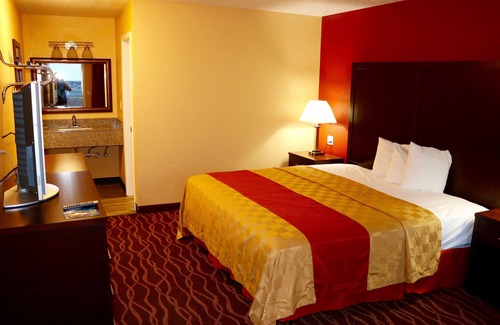 Salem Hotel | Budget-Friendly Holiday Lodge in Salem, OR with Breakfast